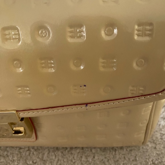 Arcadia cream/beige patent leather crossbody bag - Picture 3 of 13
